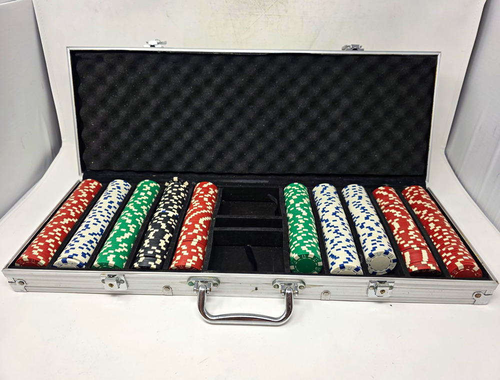 Poker Chip Set w/ Aluminum Carrying Case Casino Style Chips Incomplete Set
